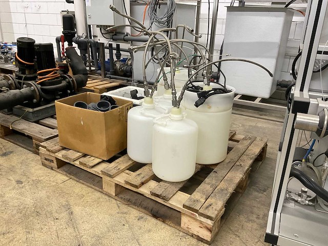 Vloeistof doseer systeem jerrycan met toebehoren (6x) - afbeelding 1 van  6