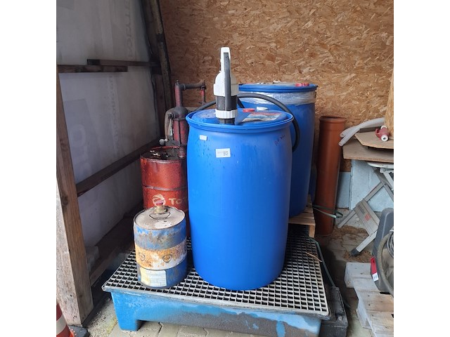 Vloeistoflekbak met diverse vloeistoffen - afbeelding 1 van  8