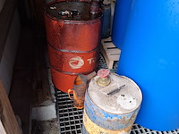 Vloeistoflekbak met diverse vloeistoffen - afbeelding 2 van  8