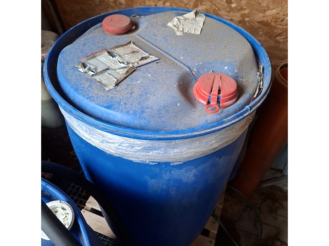 Vloeistoflekbak met diverse vloeistoffen - afbeelding 3 van  8