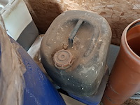 Vloeistoflekbak met diverse vloeistoffen - afbeelding 4 van  8