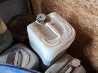 Vloeistoflekbak met diverse vloeistoffen - afbeelding 5 van  8