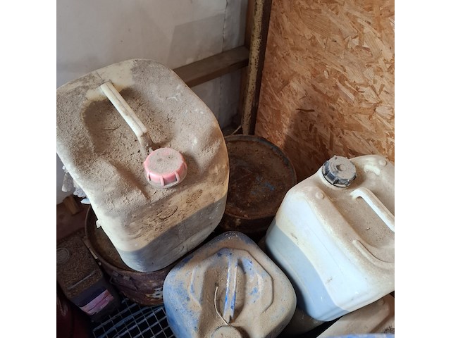 Vloeistoflekbak met diverse vloeistoffen - afbeelding 6 van  8