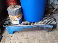 Vloeistoflekbak met diverse vloeistoffen - afbeelding 7 van  8