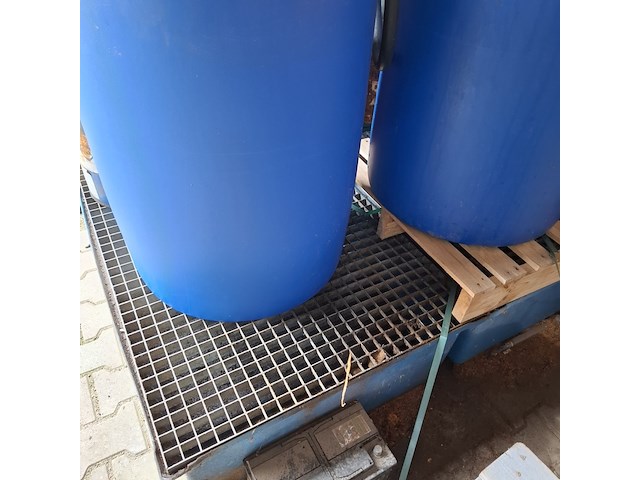 Vloeistoflekbak met diverse vloeistoffen - afbeelding 8 van  8