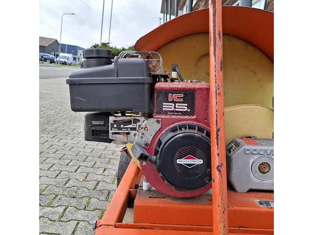 Vloeistofspuit, douven - afbeelding 15 van  20