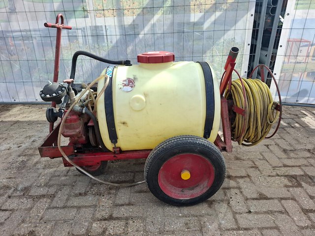 Vloeistofspuit op onderstel - afbeelding 1 van  5