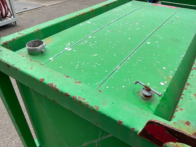 Vloeistoftank met pomp - afbeelding 9 van  9
