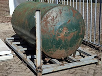 Vloeistoftank op transportbok - afbeelding 1 van  4