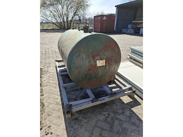 Vloeistoftank op transportbok - afbeelding 3 van  4