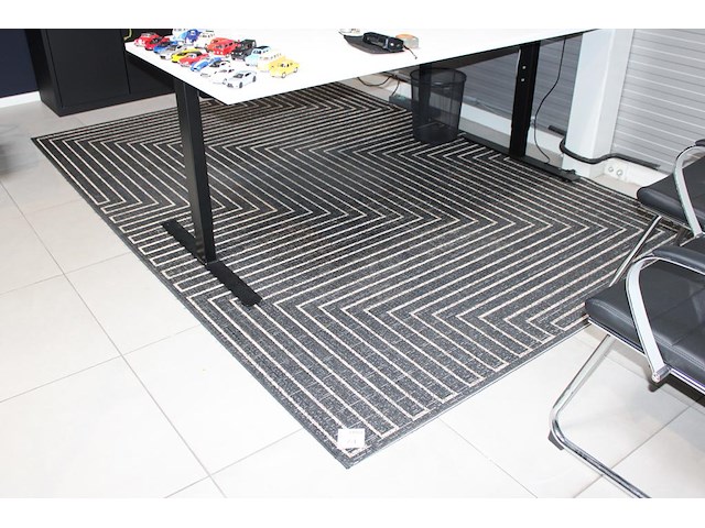 Vloerkleed met afmeting 295 x 195 cm. - afbeelding 1 van  2