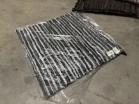 Vloerkussen van gevlochten leer - afbeelding 3 van  4