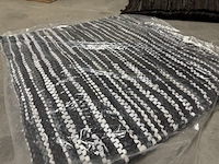 Vloerkussen van gevlochten leer - afbeelding 2 van  4