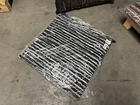 Vloerkussen van gevlochten leer - afbeelding 4 van  4