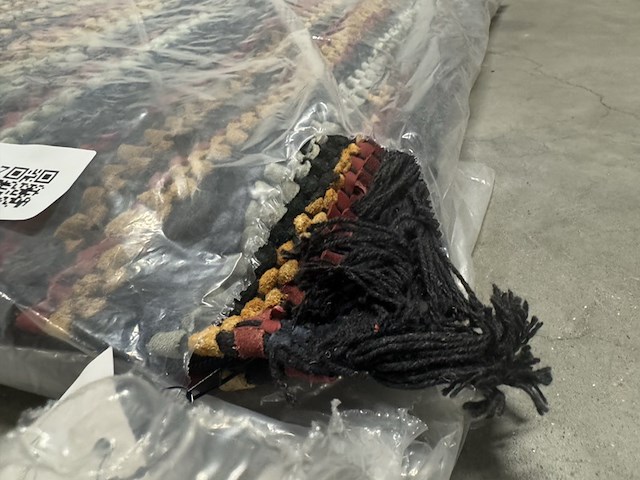 Vloerkussen van gevlochten leer - afbeelding 4 van  4