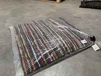 Vloerkussen van gevlochten leer - afbeelding 3 van  4