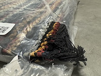 Vloerkussen van gevlochten leer - afbeelding 4 van  4