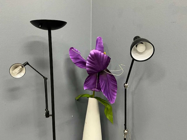 Vloerlamp (2x) met kunstplant met pot - afbeelding 7 van  9
