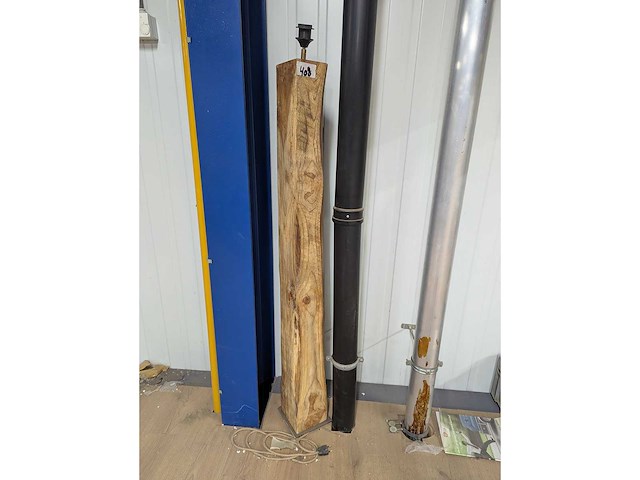 Vloerlamp balk - afbeelding 1 van  1