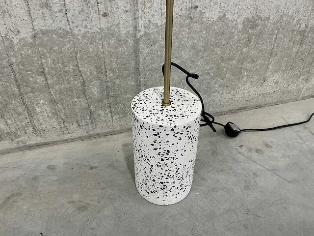 Vloerlamp met stenen voet - afbeelding 3 van  4