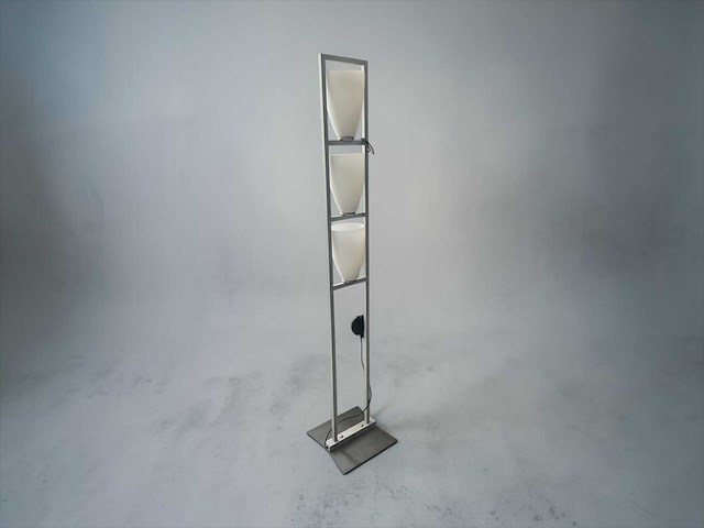 Vloerlamp op metalen frame h180cm - afbeelding 1 van  4