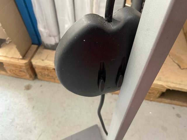 Vloerlamp op metalen frame h180cm - afbeelding 2 van  3