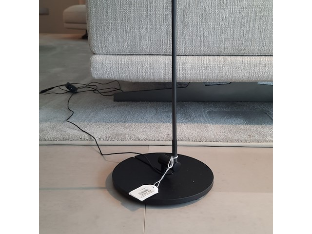 Vloerlamp radius, basica, zwart - afbeelding 5 van  9