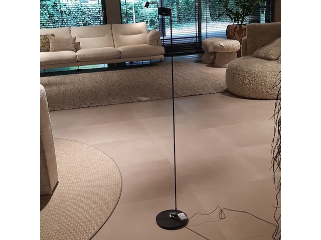 Vloerlamp radius, basica, zwart - afbeelding 1 van  6