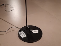 Vloerlamp radius, basica, zwart - afbeelding 5 van  6