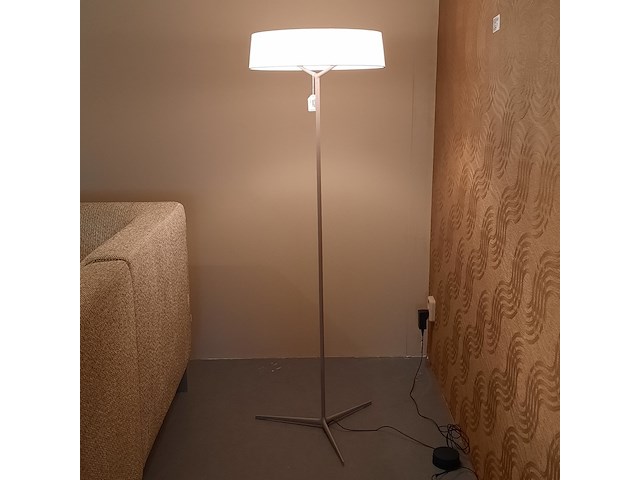 Vloerlamp vibia, dama, beige - afbeelding 1 van  10