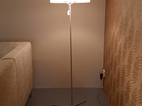 Vloerlamp vibia, dama, beige - afbeelding 1 van  10