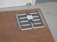 Vloermat met schoenenbezem. - afbeelding 2 van  2