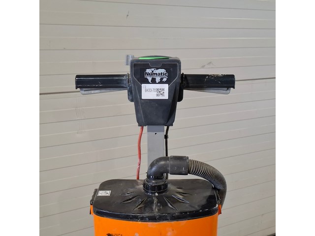 Vloerschuurmachine roterend - 230v numatic, hfm 1515, bouwjaar 2016 - afbeelding 4 van  7