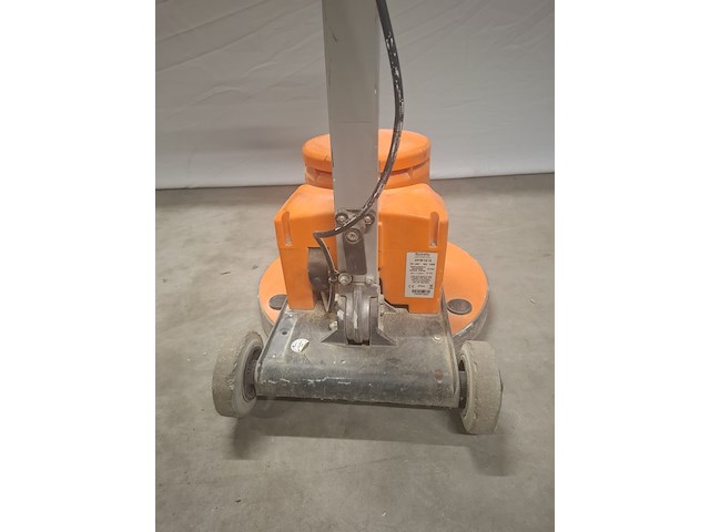 Vloerschuurmachine roterend 230v numatic, hfm 1515, bouwjaar 2014 - afbeelding 6 van  8