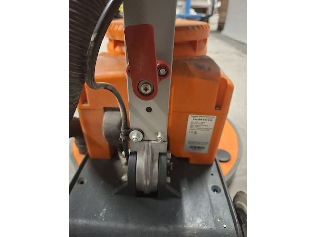 Vloerschuurmachine roterend met stofzuiger 230v numatic, hfm 1515, bouwjaar 2018 - afbeelding 6 van  8
