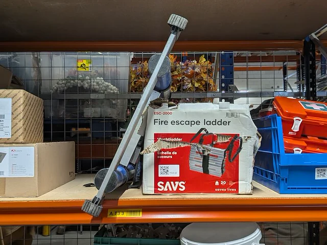 Vlucht- of brandladder en telescoopladder - afbeelding 1 van  3