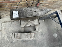 Vm aambeeld met gatenblok - afbeelding 4 van  4