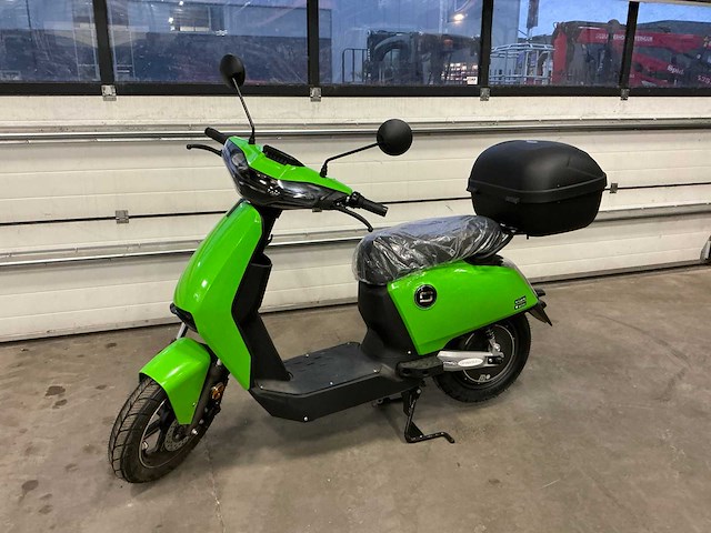 Vmoto - cux - e-scooter - afbeelding 1 van  14