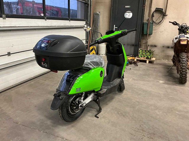 Vmoto - cux - e-scooter - afbeelding 1 van  1