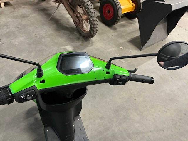 Vmoto - cux - e-scooter - afbeelding 8 van  9
