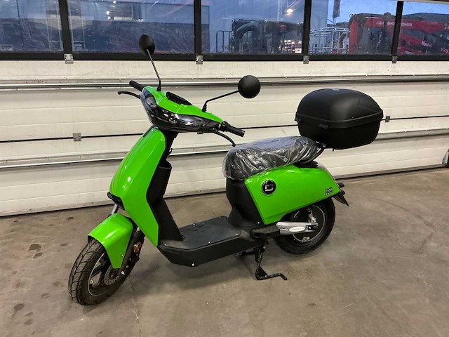Vmoto - cux - e-scooter - afbeelding 1 van  8