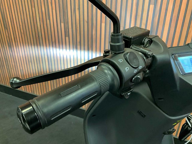 Vmoto soco f01 e-scooter - afbeelding 16 van  29