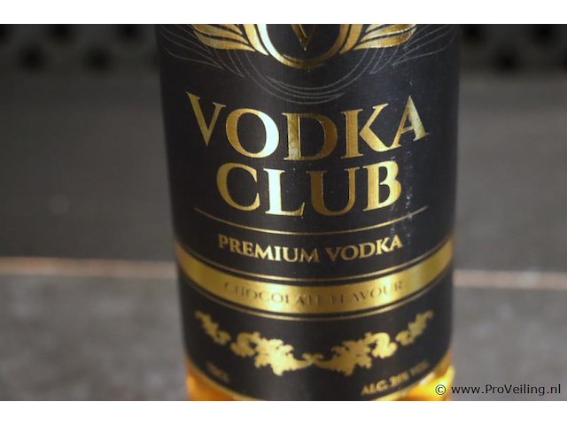 Vodka club premium chocolate flavour vodka - 700ml - afbeelding 2 van  5