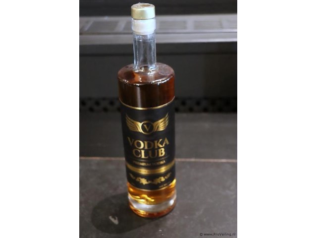 Vodka club premium chocolate flavour vodka - 700ml - afbeelding 1 van  5
