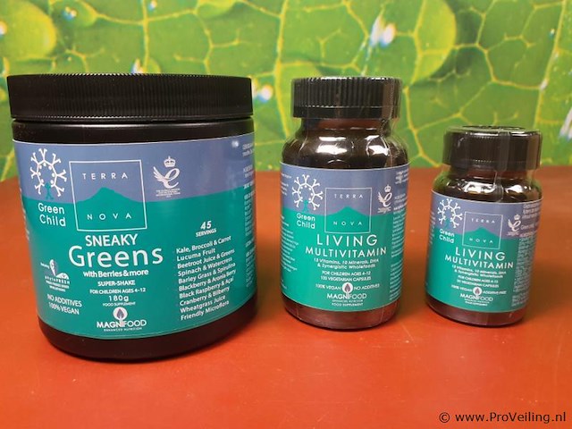 Voedingssupplementpot sneaky greens with berries & more & living multivitamin - afbeelding 1 van  15