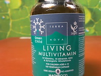 Voedingssupplementpot sneaky greens with berries & more & living multivitamin - afbeelding 14 van  15