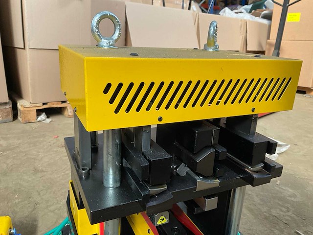 Voemme p-20-v rc system aluminium profiel ponsmachine met transportkist - afbeelding 2 van  18