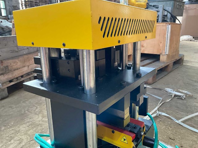 Voemme p-20-v rc system aluminium profiel ponsmachine met transportkist - afbeelding 5 van  18