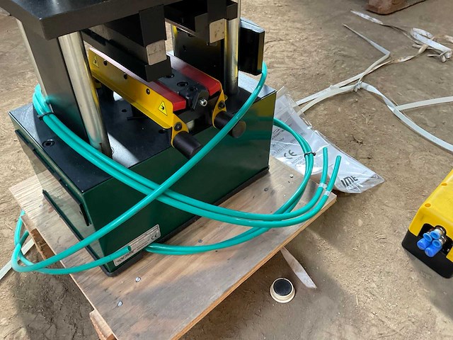 Voemme p-20-v rc system aluminium profiel ponsmachine met transportkist - afbeelding 6 van  18