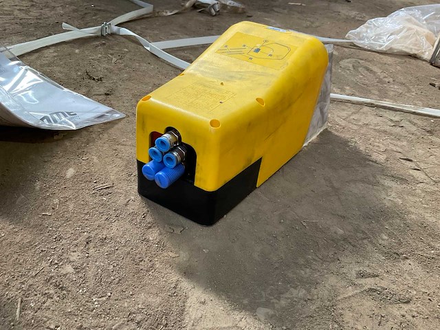 Voemme p-20-v rc system aluminium profiel ponsmachine met transportkist - afbeelding 7 van  18